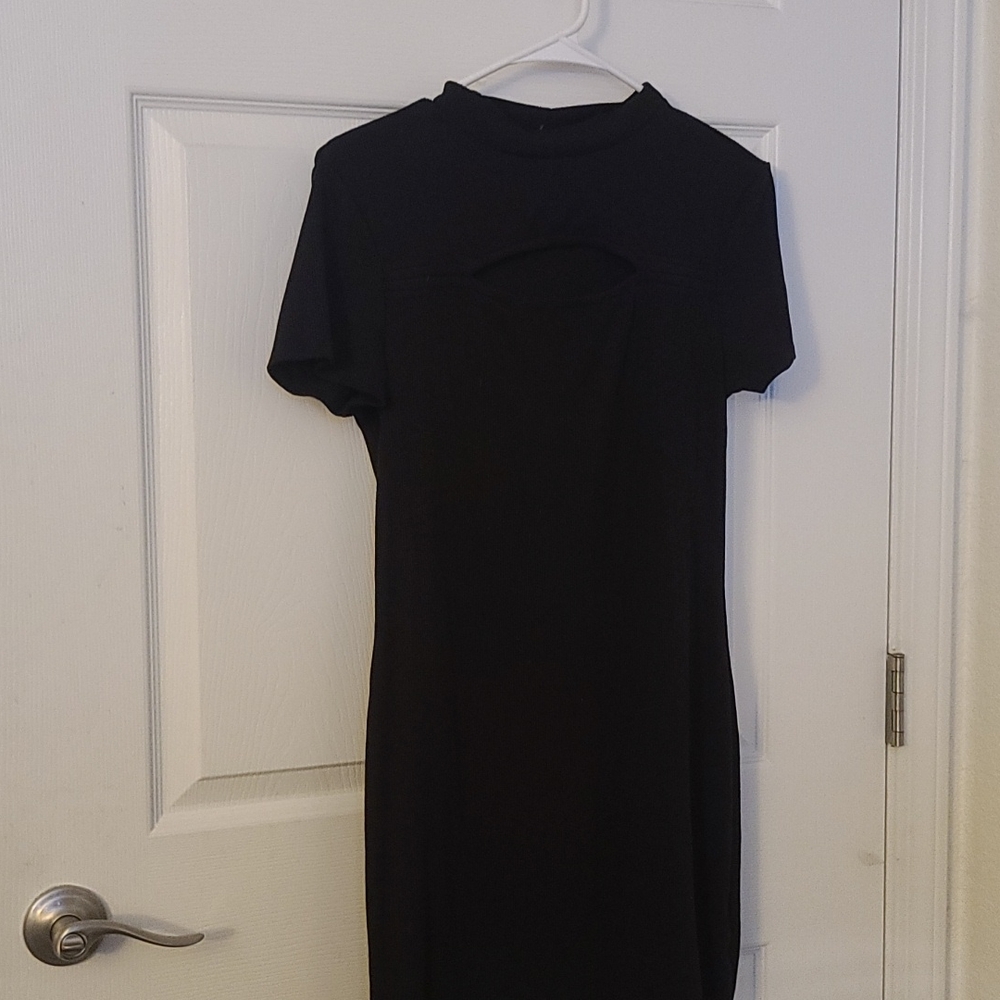 Short black dress with cleavage gap